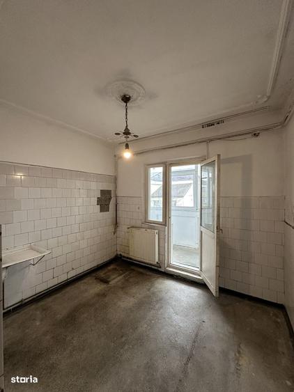 Apartament cu 3 camere decomandat în Nicolina