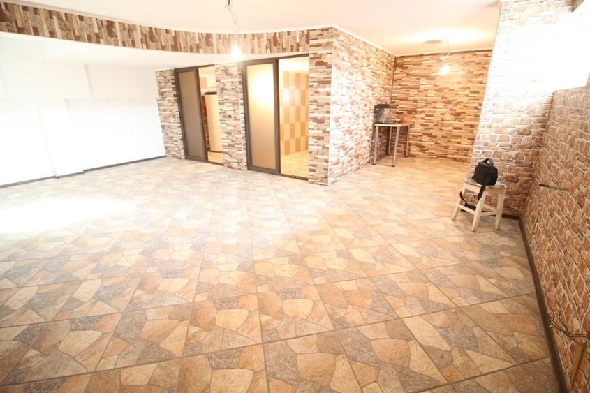 Casă cu 8 camere cu Teren 2500 Mp în Nord