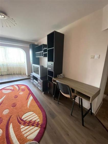 Apartament cu 3 camere decomandat, mobilat în Păcurari