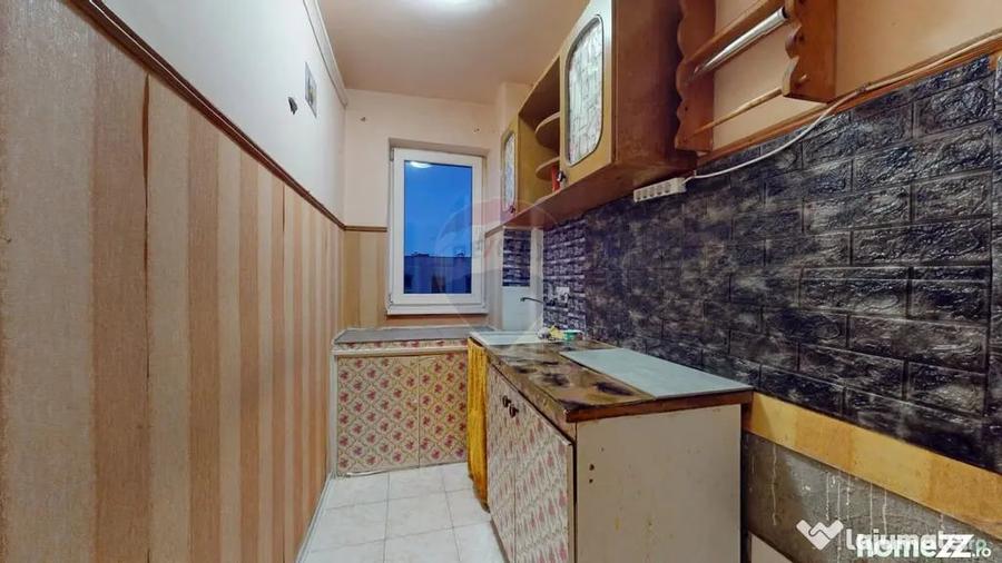 Apartament cu 3 camere semidecomandat în Electroprecizia