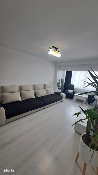 Apartament cu 4 camere decomandat în Progresul
