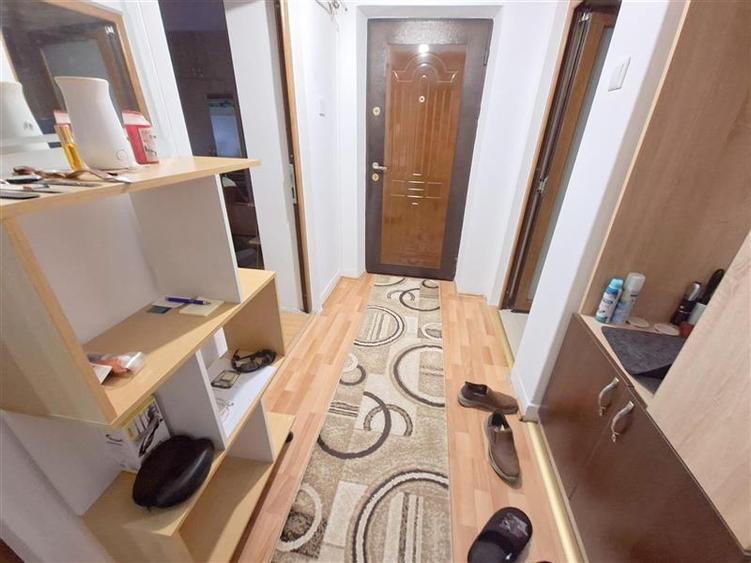Apartament cu 2 camere decomandat, mobilat în Narcisa