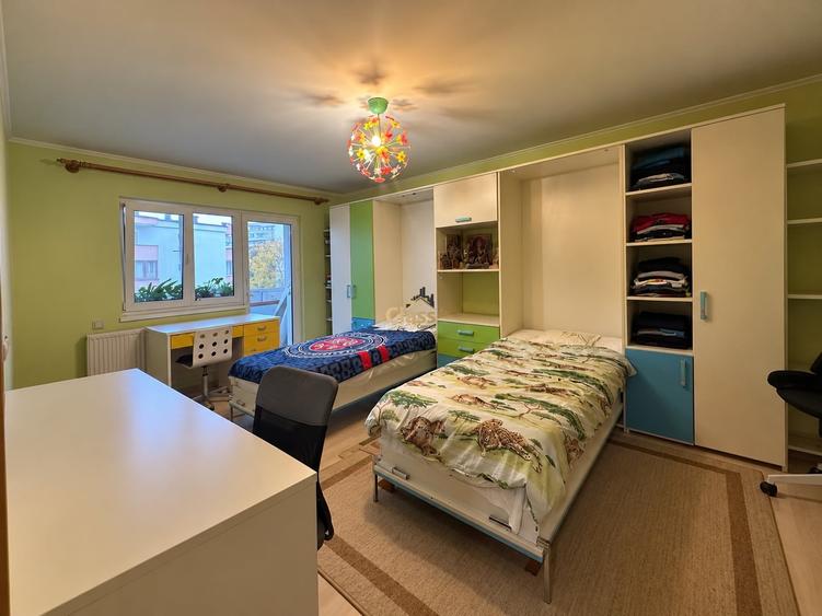 Apartament cu 4 camere decomandat, mobilat în Plopilor