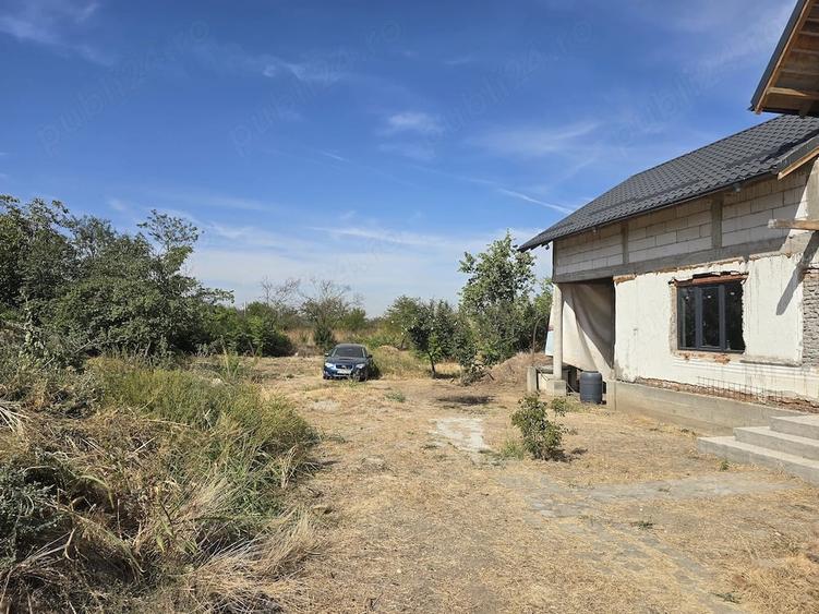 Casă cu Teren 1000 Mp în Bârca