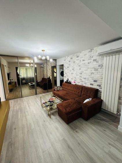 Apartament cu 2 camere semidecomandat, mobilat în Sud