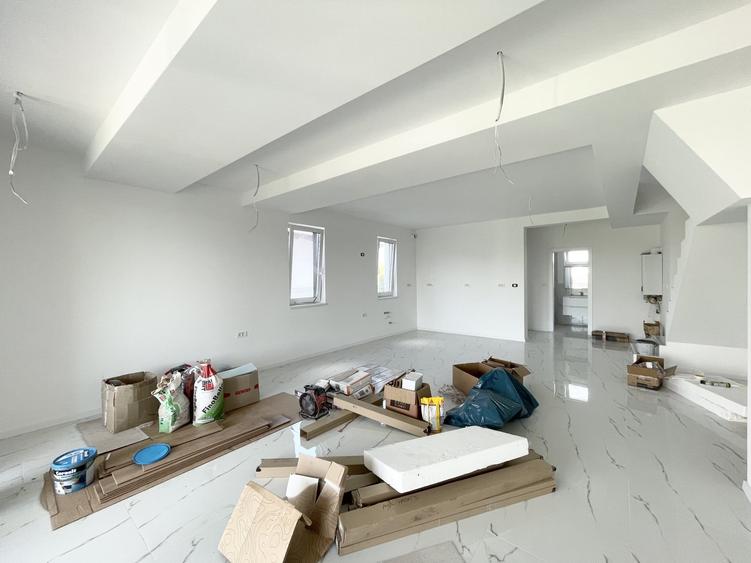 Duplex cu 4 camere cu Teren 340 Mp în Urseni