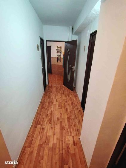 Apartament cu 4 camere decomandat în Cetate