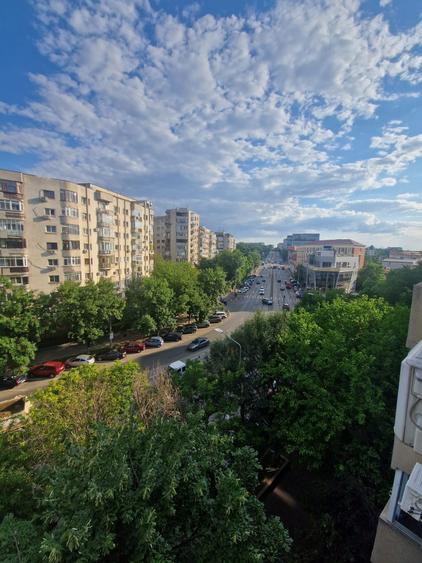 Apartament cu 3 camere în Tineretului