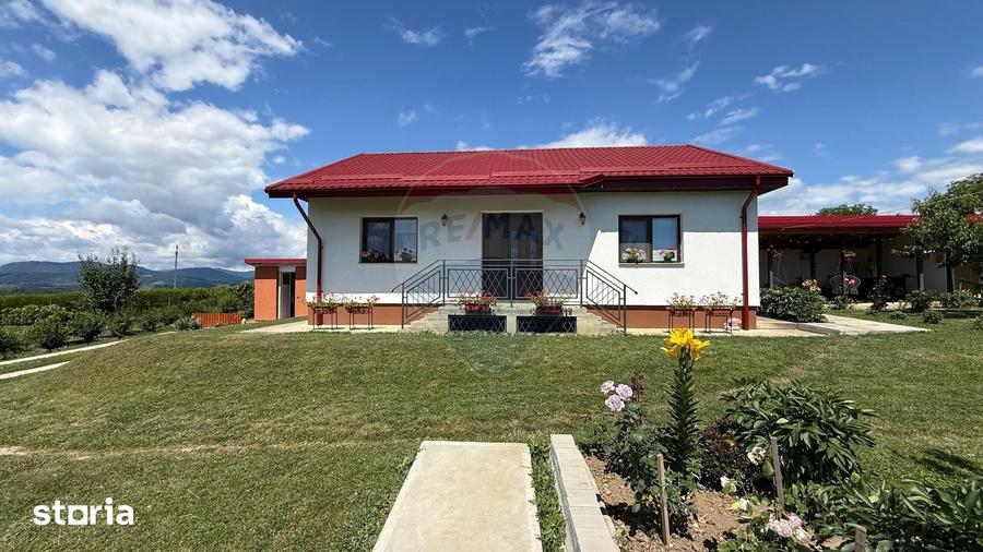 Casă cu 3 camere cu Teren 1667 Mp în Vrancea