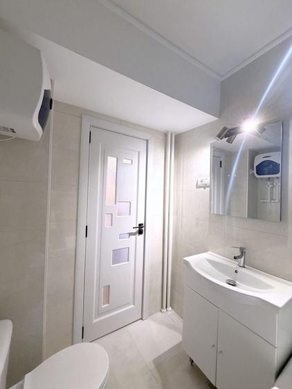 Apartament cu 3 camere semidecomandat, mobilat în Grivița