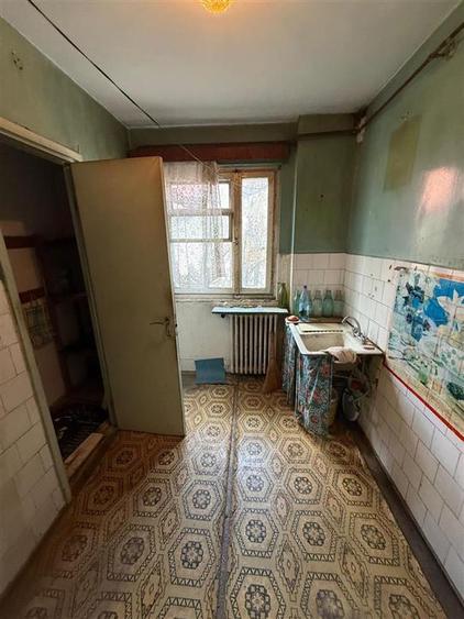 Apartament cu 3 camere semidecomandat în Tătărași