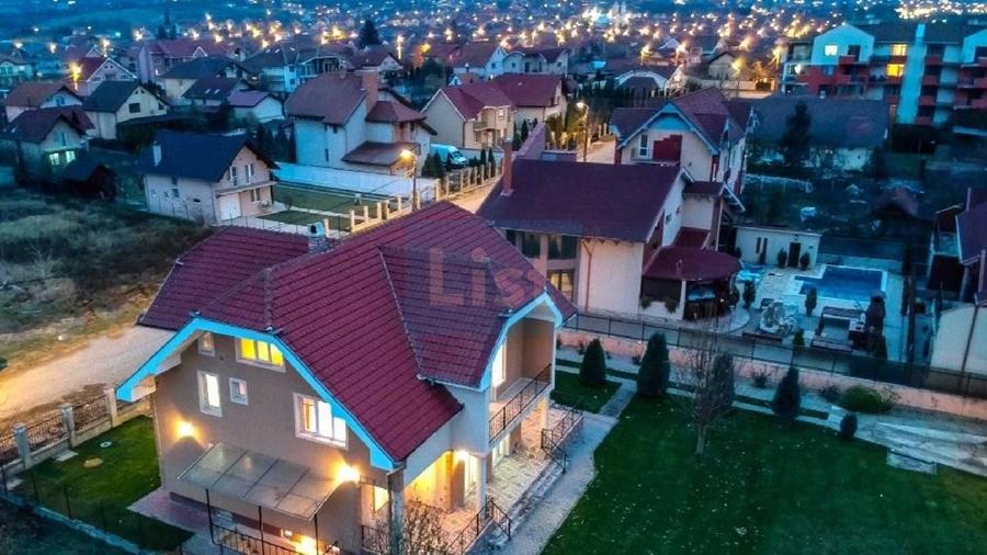 Casă cu 6 camere cu Teren 1216 Mp în Episcopia Bihorului