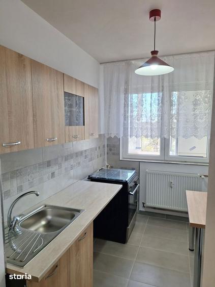 Apartament cu 2 camere semidecomandat, mobilat în Pajura