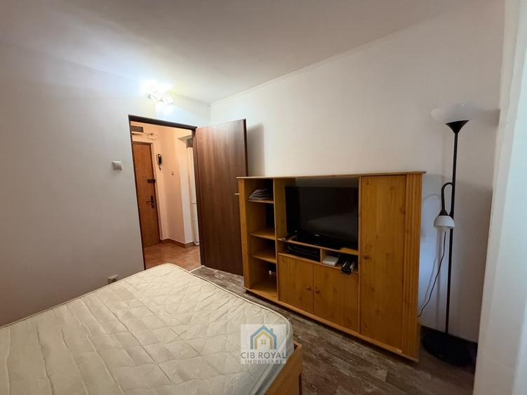 Apartament cu 2 camere decomandat în Victoriei