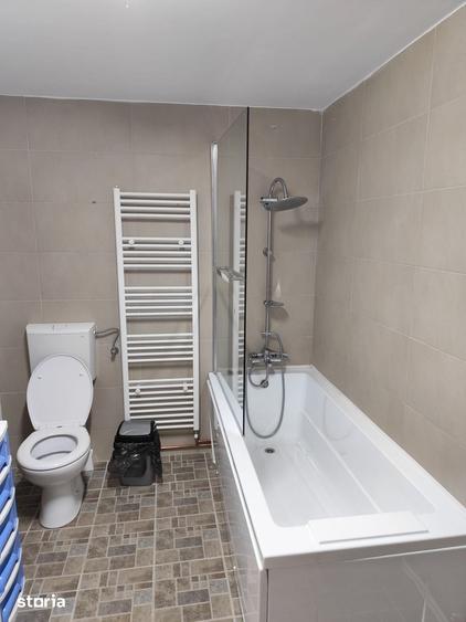 Casă cu 5 camere cu Teren 1468 Mp în Meri
