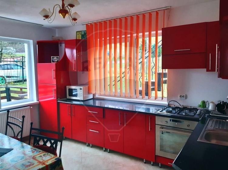 Casă individuală cu 7 camere cu Teren 3580 Mp în Tohănița