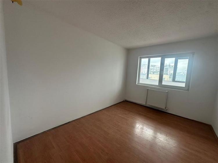 Apartament cu 5 camere decomandat în Gară