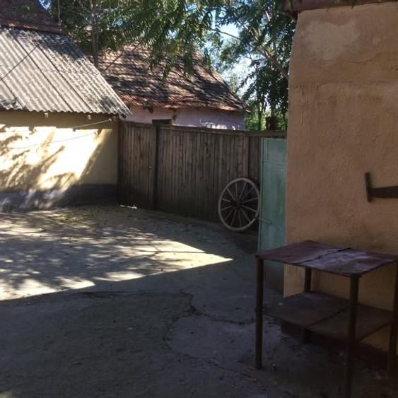 Casă individuală cu 3 camere cu Teren 3300 Mp în Central
