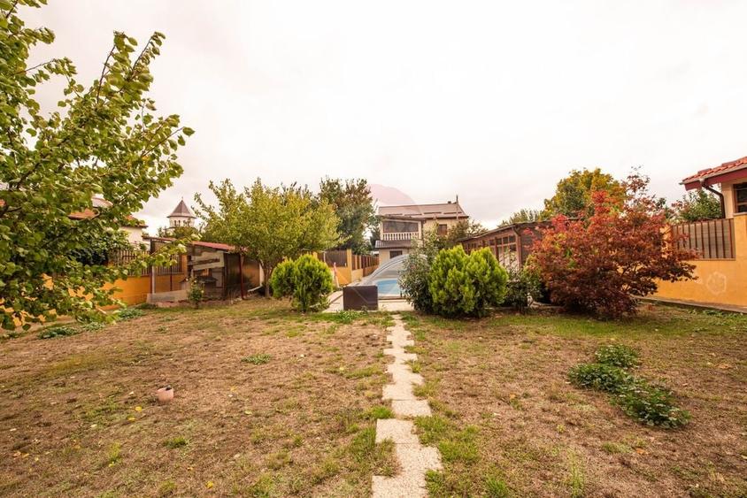 Casă individuală cu 6 camere cu Piscina în Central