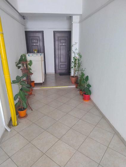 Garsonieră decomandată în Titan