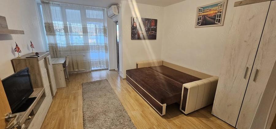 Garsonieră decomandată în Central