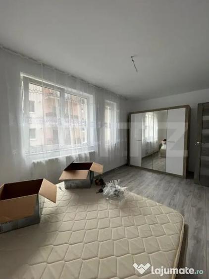 Apartament cu 3 camere semidecomandat în Florești