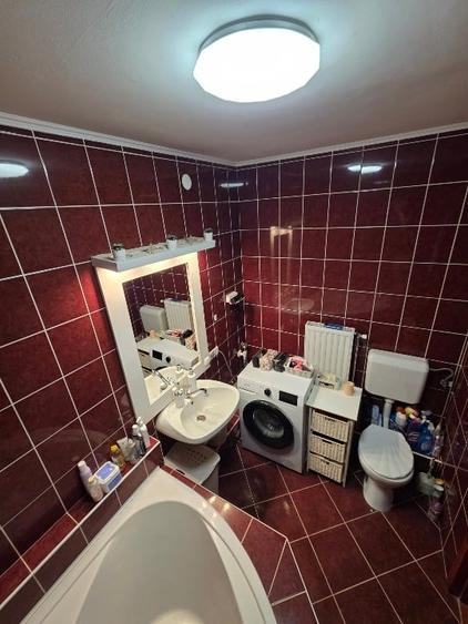 Apartament cu 3 camere în Vărșand