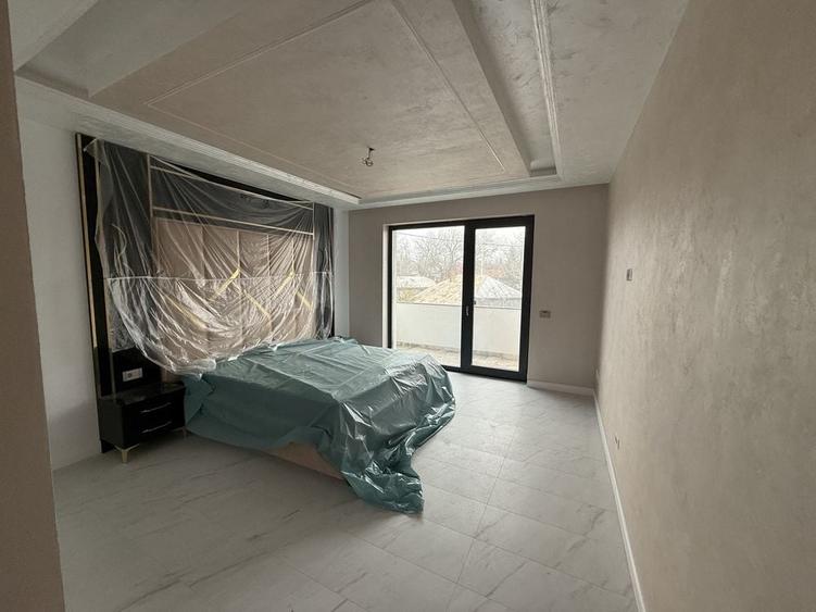 Casă cu 4 camere în Aroneanu