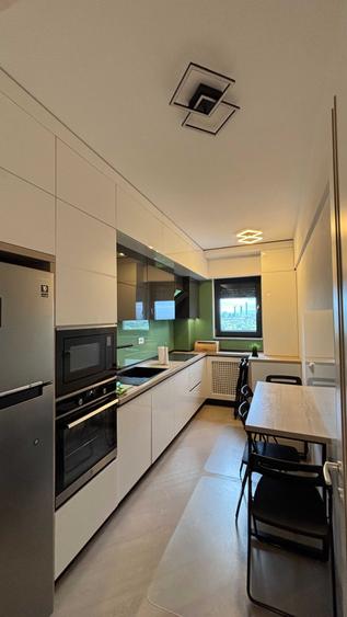 Apartament cu 3 camere decomandat în Văcăresti