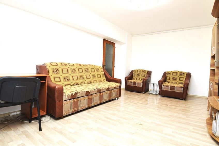 Apartament cu 3 camere semidecomandat, mobilat în Mihai Bravu