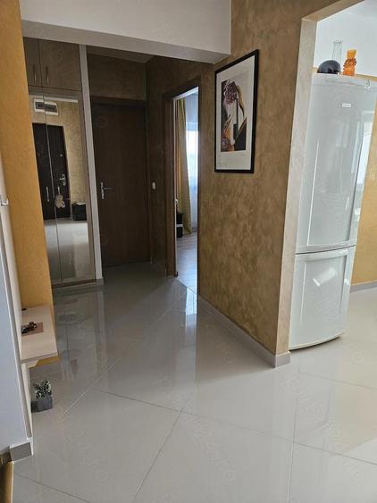 Apartament cu 3 camere decomandat în Exterior Vest