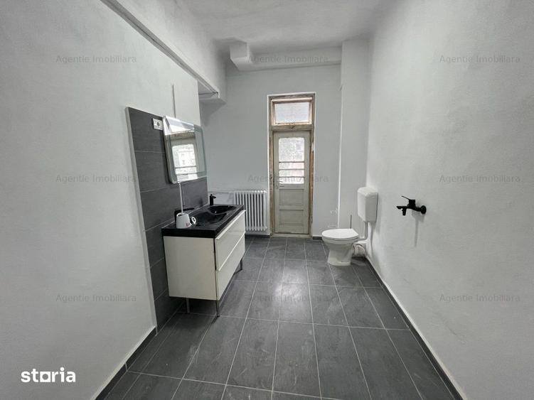 Casă cu Teren 100 Mp în Eminescu