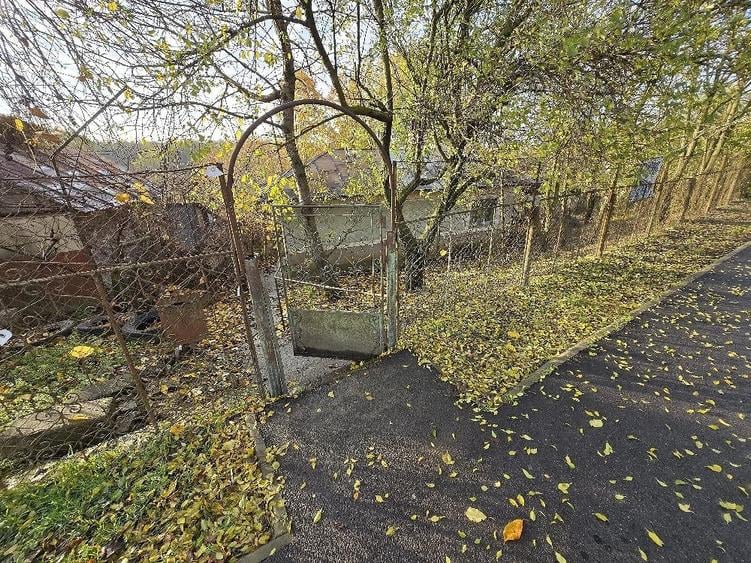 Casă cu Teren 900 Mp în Central