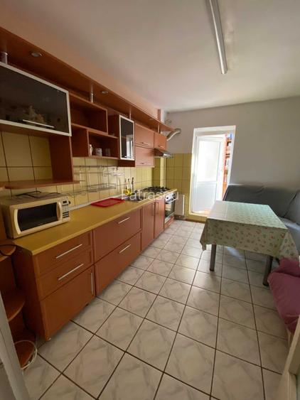 Inchiriez apartament 3 camere