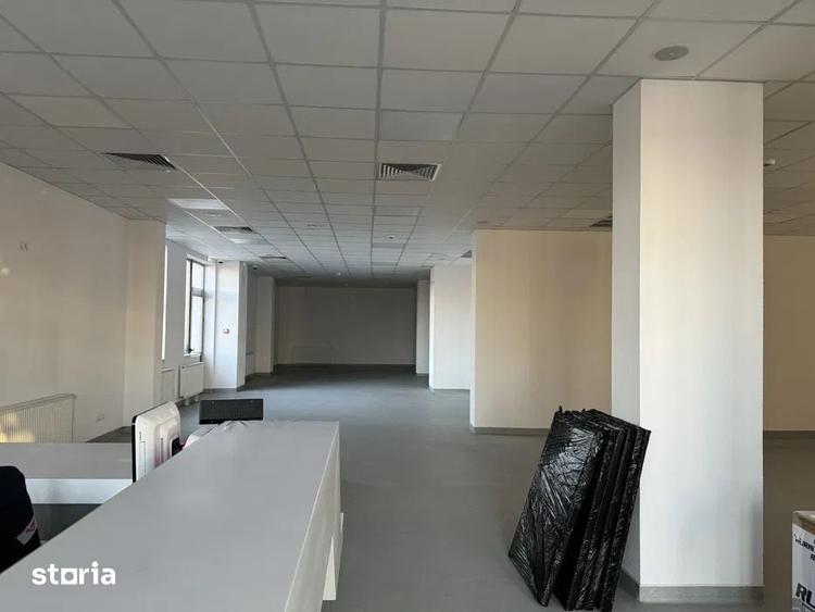 Spațiu comercial, de 1,200 mp, în Nord
