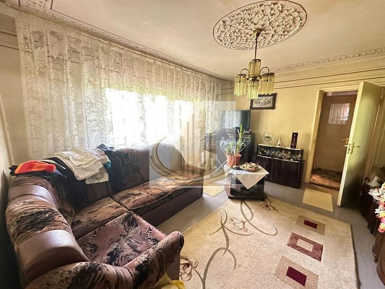 Apartament cu 3 camere decomandat, mobilat în Aradului