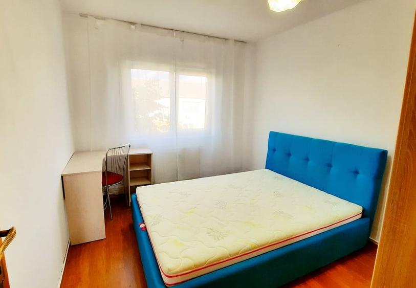 Apartament cu 3 camere decomandat, mobilat în Mircea cel Bătrân
