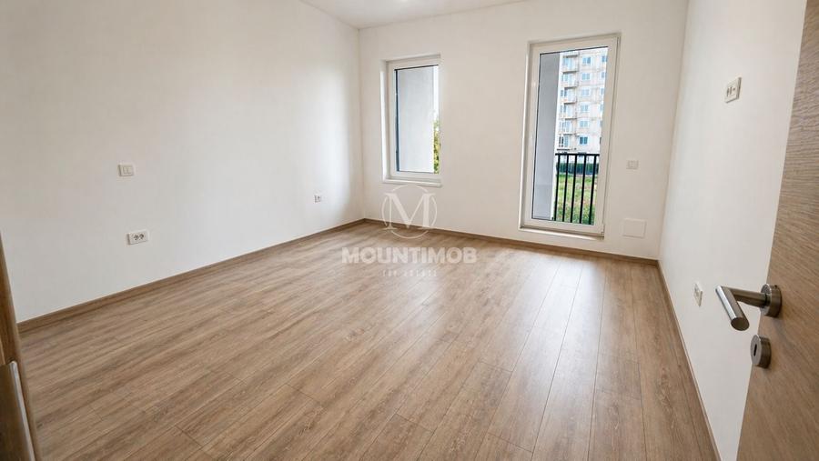 Apartament cu 3 camere decomandat în Tractorul