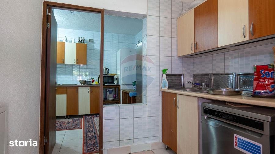 Casă cu Teren 1348 Mp în Dăești