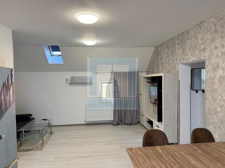 Apartament cu 3 camere semidecomandat, mobilat în Brașovul Vechi