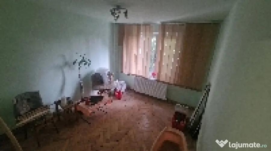 Apartament cu 2 camere decomandat în Soarelui