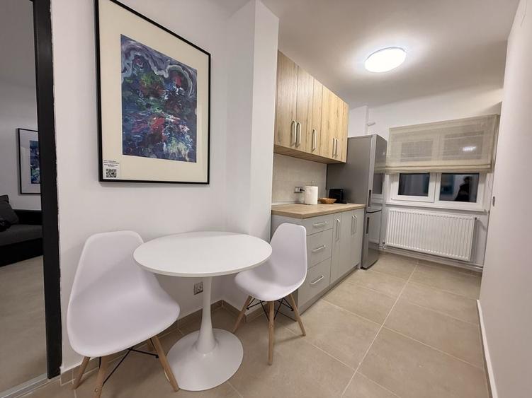 Apartament cu 2 camere decomandat în Rovine