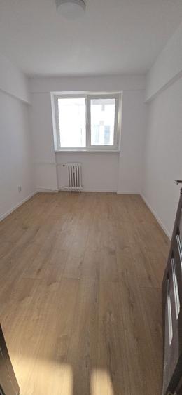Apartament cu 3 camere decomandat în Cățelu