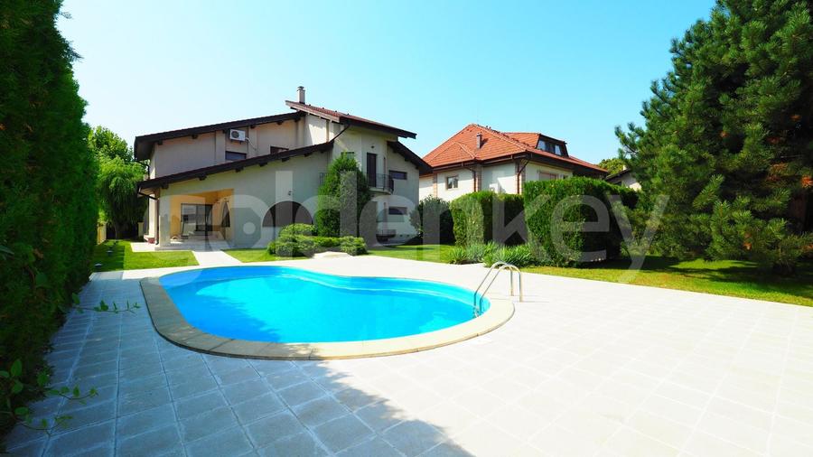 Vila individuala cu 5 camere, piscina exterioara si gradina amenajata - 1