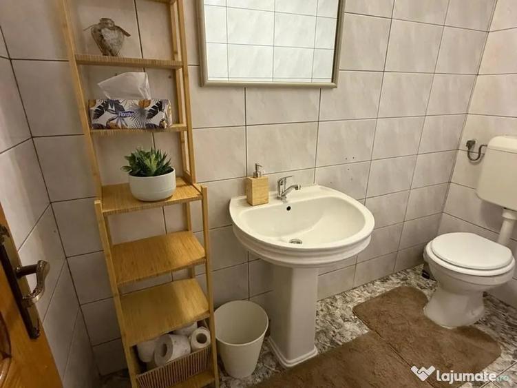 Casă cu 5 camere cu Teren 210 Mp în Eroii Revoluției