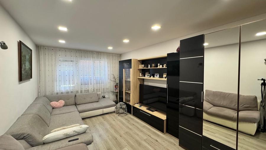 Apartament cu 3 camere decomandat în Central