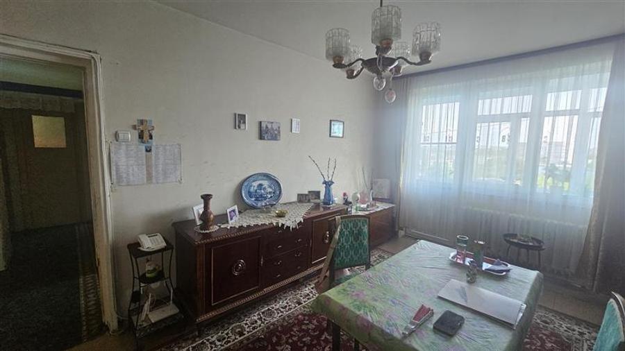 Apartament cu 3 camere decomandat în Berceni
