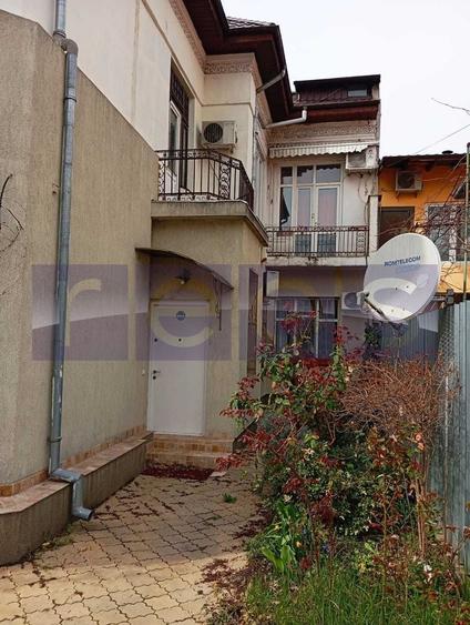 Casă individuală cu 6 camere cu Canalizare în Vitan