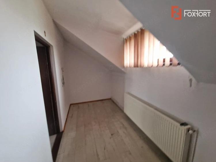 Casă cu 7 camere cu Teren 1500 Mp în Bazoș