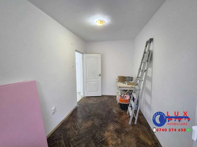 Apartament cu 3 camere semidecomandat în Babadag